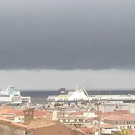 Terrasse De La Revolution